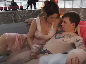 Tatay at anak na babae.