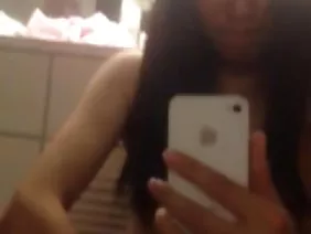 Isang batang babae (18 taong gulang) ang nakabasag maong at nakipagkuwentuhan sa isang bar! [Porno at Kasarian 18+]