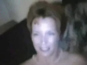 Nagpakita sa isang kaibigan ng isang bagong sex na hairstyle